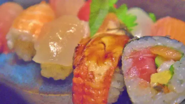 厳選された新鮮ネタのお寿司10貫