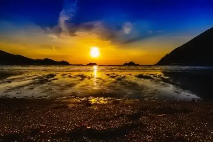 広川ビーチに沈む夕陽が作り出す絶景