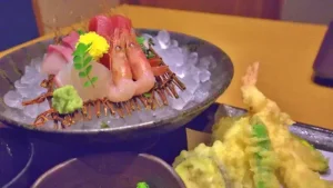 お造り定食のお刺身と天ぷら