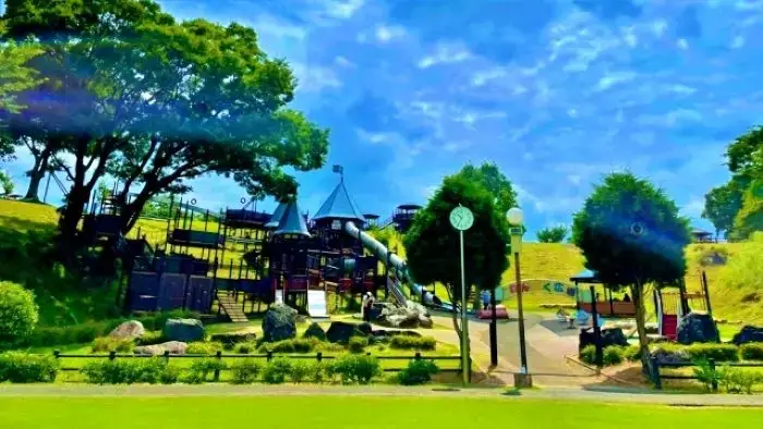 紀美野町のかみふれあい公園の大型遊具「冒険ノアディ城」