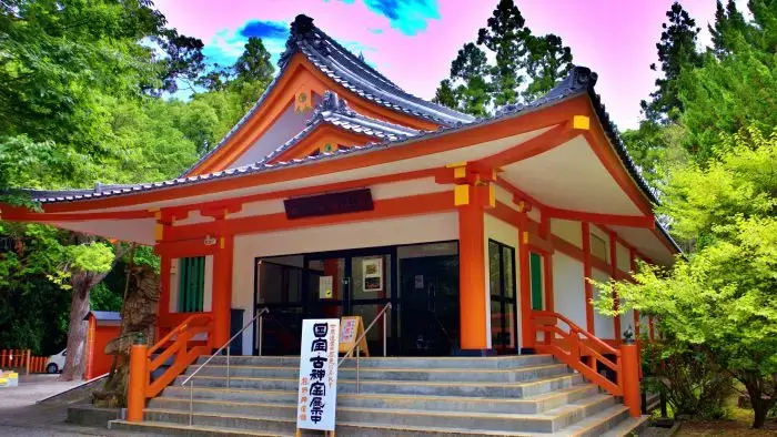 国宝が展示される熊野神宝館