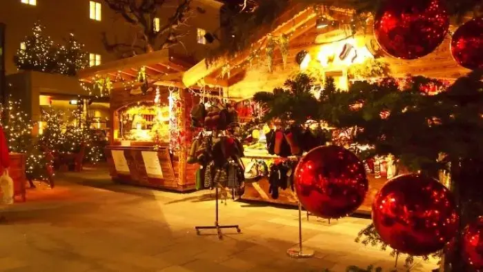 暖かい雰囲気のクリスマスマーケット