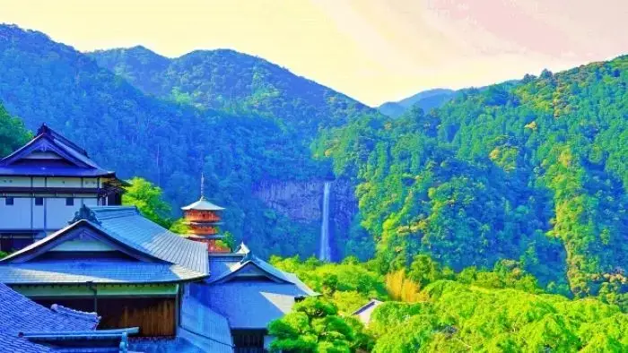 熊野那智大社から眺める那智の滝