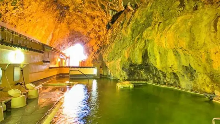 ホテル浦島の天然洞窟風呂「玄武洞」
