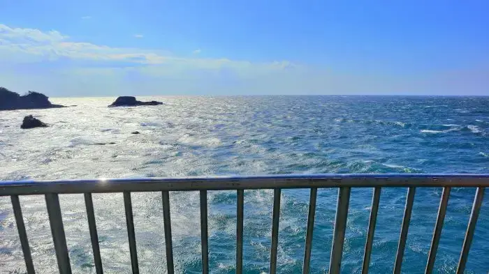白浜海中展望塔から眺める南紀白浜の水平線