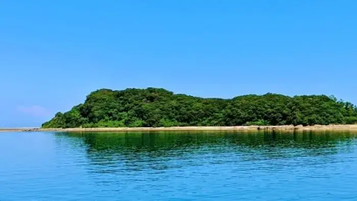 無人島で楽しむ海水浴