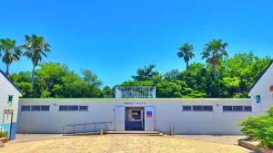 片男波海水浴場のシャワールーム