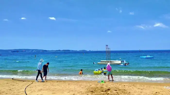 田辺扇ヶ浜海水浴場に打ち寄せる波