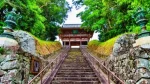 道成寺へと続く参道と仁王門