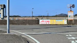 道路に設置された浜のうたせの案内看板
