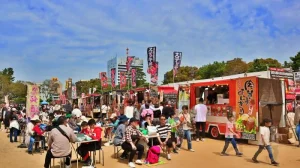 和歌山城の桜まつりに合わせて開催される「全肉祭」
